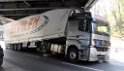 LKW blieb haengen Koeln Innere Kanalstr P11